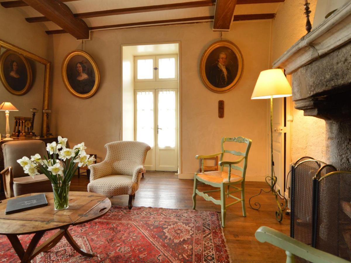 Magnificent Holiday Home With Pool Saint-Paul-du-Bois Szoba fotó